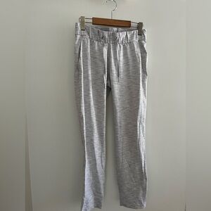 🍋 Lululemon Women Light Gray Drawstring Pants - Size 4 US
